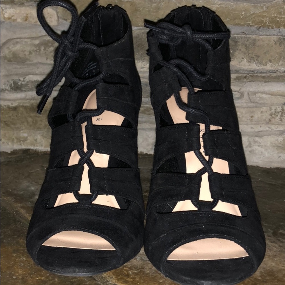 Heels - Picture 2 of 4